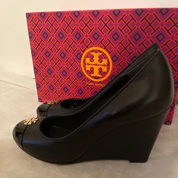 New Tory Burch closed toe wedge shoes - Picture 4 of 7